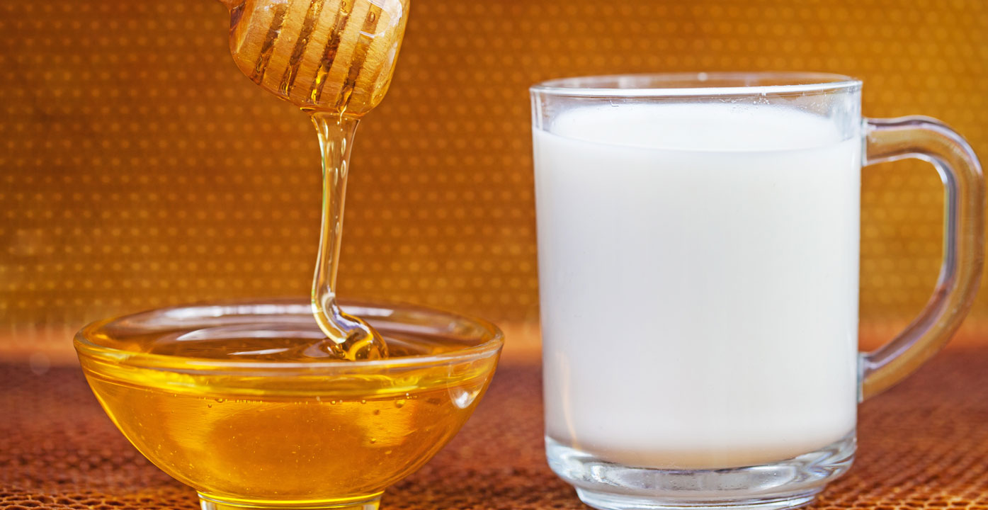 14 Benefits of Drinking Milk with Honey